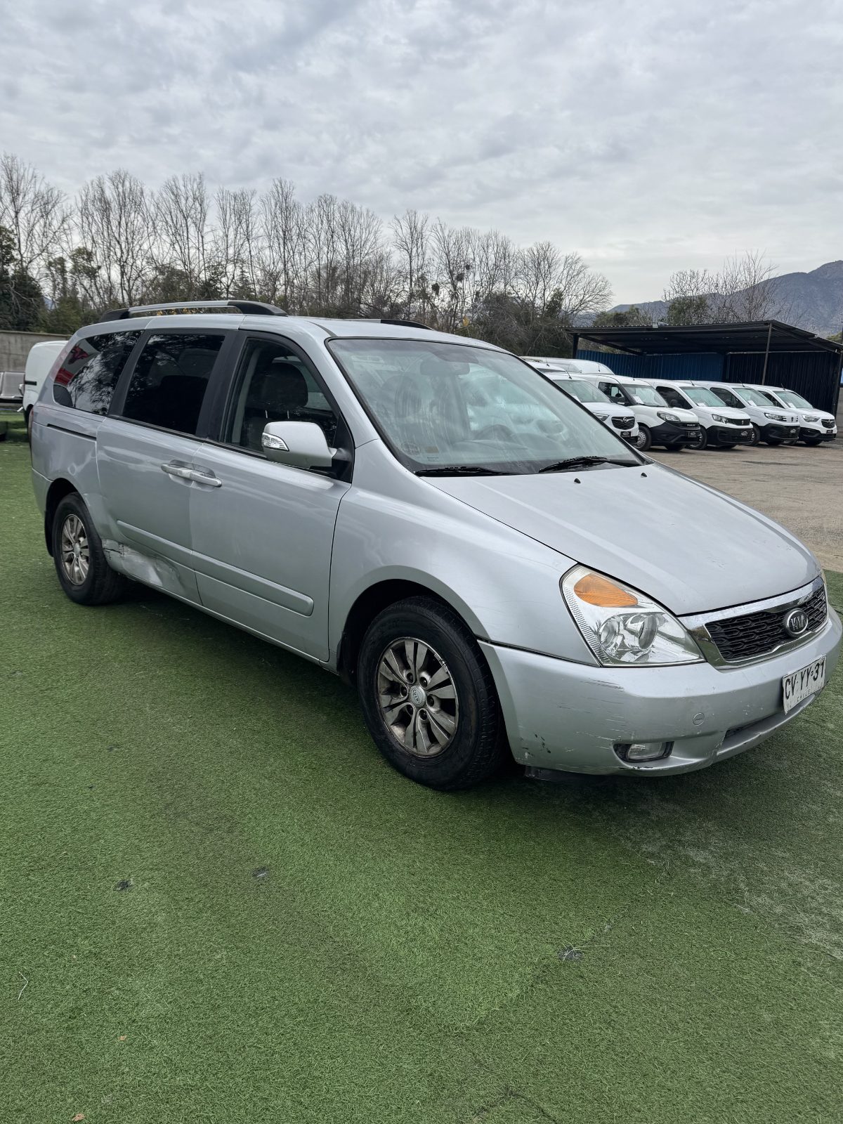 KIA GRAND CARNIVAL 2.9 2011 2