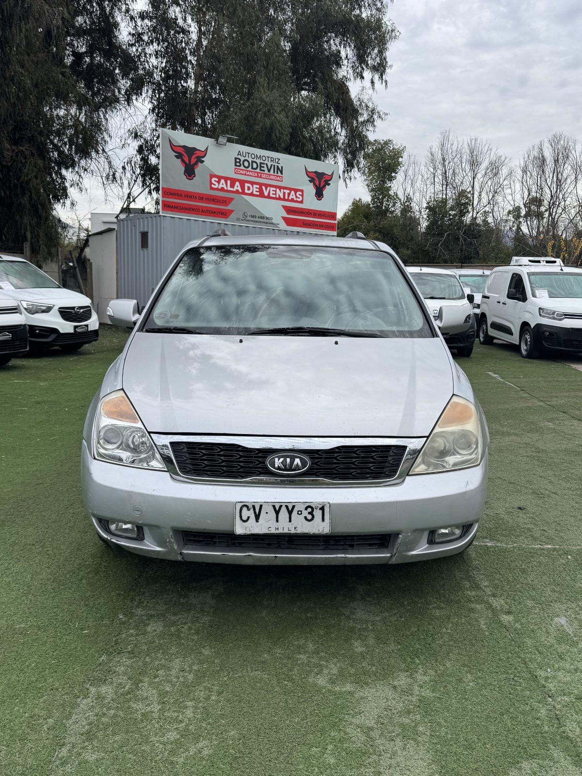 KIA GRAND CARNIVAL 2.9 2011 3